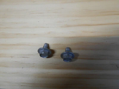 Conjunto de parafusos de montagem 97-03 Pontiac Grand Prix porta traseira externa maçaneta - Imagem 1 de 2