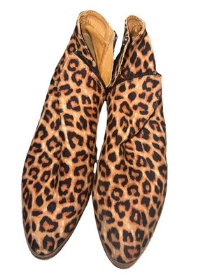 Qupid Animal Print ANkle Bootie Closed Toe Zip On Size 10 block heel - Image 1 of 4