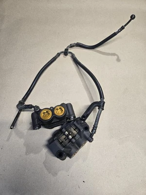 06 07 2006 2007 Yamaha YZF R6 R6r Juego de pinzas de freno delanteras par OEM #120 Foto 1 de 4