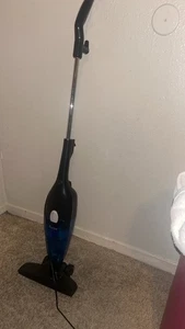 Ifanze black and blue vacuum cleaner - Picture 1 of 1