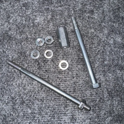 Kit de pernos de montaje de motor Honda OEM con espaciador - Honda CT70 Mini Trail Foto 1 de 3