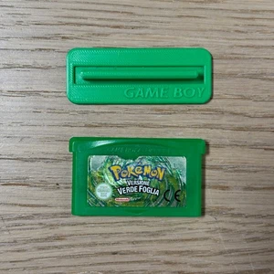 Pokemon Verde Foglia GBA Nintendo Game Boy Advance ITA PAL FUNZIONANTE + STAND - Foto 1 di 3