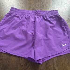 Nike One Big Kids' Dri-FIT Training Shorts Girls SZ XL Purple Loose Fit EUC $32 - Picture 1 of 5