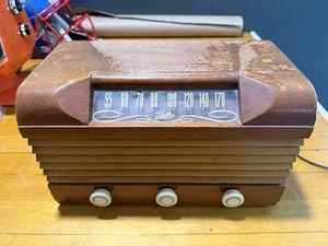 Holzschrank Delco Modell R-1229 Röhren Typ AM Tischradio getestet und funktionsfähig - Bild 1 von 5