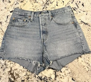 Levi’s 501 Stone Wash Jeansshorts ausgefranster Saum Knopfleiste Damengröße 27 - Bild 1 von 10