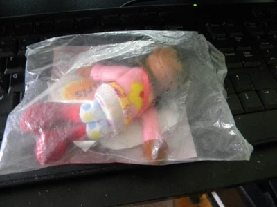 Mini muñeca de tela de peluche Groovy Girls Burger King Toy 2006- BK-piel oscura-sellada-5" Foto 1 de 2