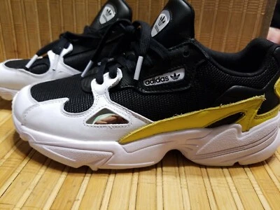 Adidas Original Falcon Mujer Zapatos Talla 8.5 Entrenadores Negro Blanco Amarillo EG6708 Foto 1 de 4