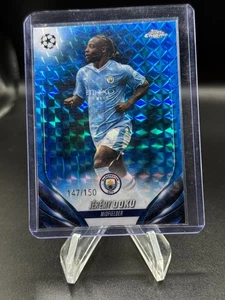 2023-24 Chrome UEFA Club Competitions Blue Geometric Refractor Jeremy Doku #171 - Bild 1 von 2