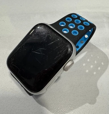 Apple Watch Series 4 40 毫米深空灰色铝合金表壳 GPS + 蜂窝网络,需要电池 — 第 1/4 张图片