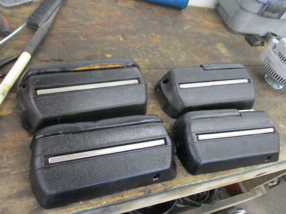 68-70 CUATRO PUERTAS REPOSABRAZOS NEGROS CHEVROLET IMPALA CAPRICE BISCAYNE BELAIR DELANTERO Foto 1 de 4