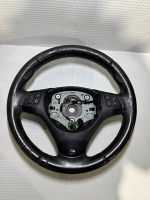 Volante de couro perfurado 2011 - 2013 BMW E82 E88 128I 135I M-SPORT FABRICANTE DE EQUIPAMENTO ORIGINAL - Imagem 1 de 4