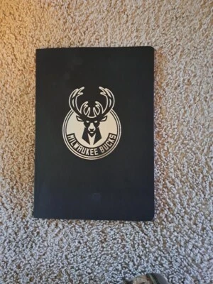 Cuaderno de baloncesto Milwaukee Bucks Foto 1 de 4