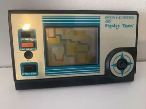BANDAI ELECTRONICS - FRISKY TOM - 1982 HANDHELD GAME - VERY RARE - Not NINTENDO - Picture 1 of 5