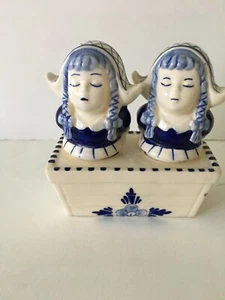 Delft Blue Salt & Pepper Shaker w/holder  D.A.I.C. Dutch girls & windmill - Imagen 1 de 5