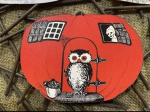 Sie wählen Vintage inspirierte Eule im Kürbishaus Halloween Cardstock Dekoration - Bild 1 von 16