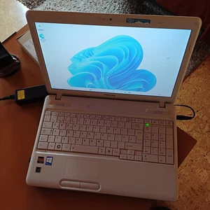 Ein Traum in Weiß , Win11 , SSD Festplatte. - Bild 1 von 12