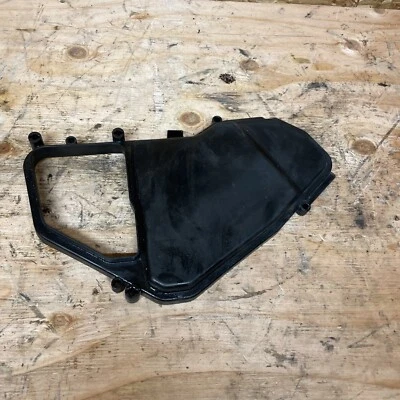 AUDI Q7 2007-2015 CAJA RELÉ DE FUSIBLES CUBIERTA SUPERIOR 7L0937576B Foto 1 de 3