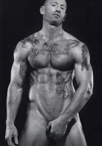 GARETH THOMAS - Large 12" x 8" b/w Sexy Bare Chested Photograph - Foto 1 di 1