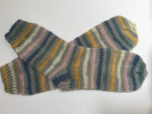 Handgestrickte Damen gestreifte superwash Wollsocken Größe 8,5 - 9 (9,75" Länge) - Bild 1 von 6