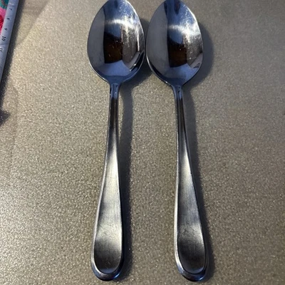 Cubiertos de acero inoxidable Hampton Silversmiths Pattern #100 2 cucharas para servir Foto 1 de 4
