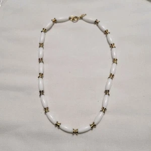 Collar Gargantilla De Colección Trifari Corona Firmado Tono Dorado Blanco Lucita 15" con Etiqueta Colgante - Imagen 1 de 6