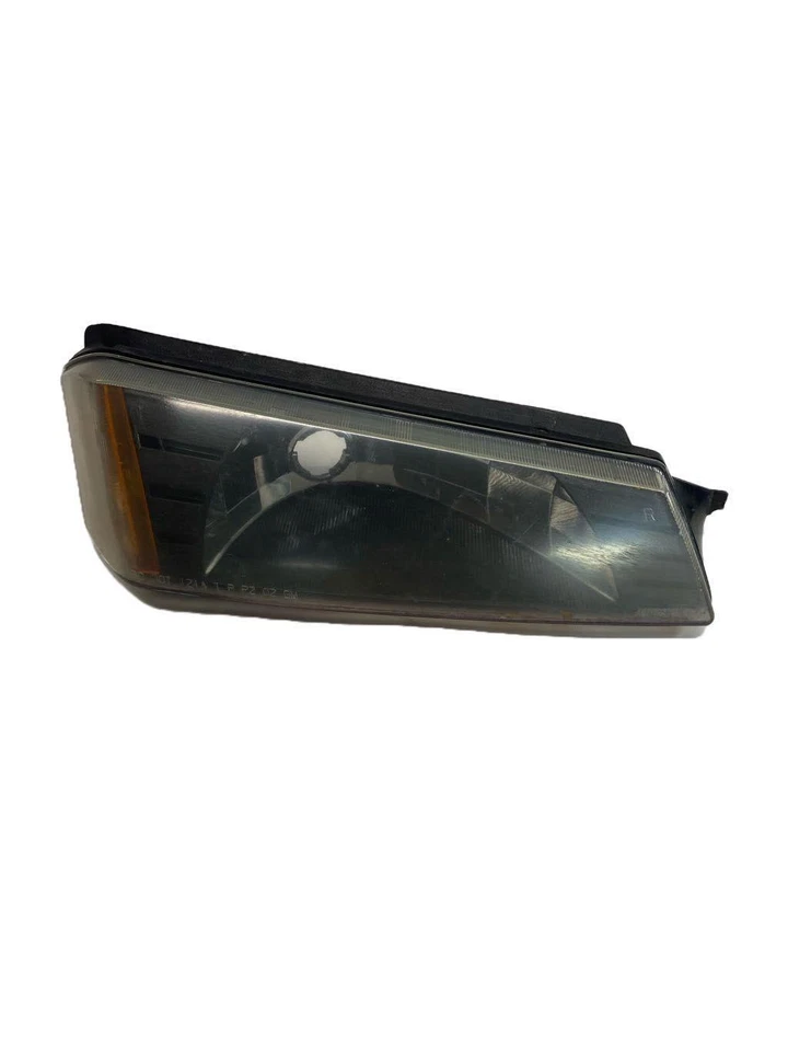 Fog Light Park Lamp Turn Signal CHEVY AVALANCHE 2500 Right 02 03 04 05 06 - Image 1 of 4