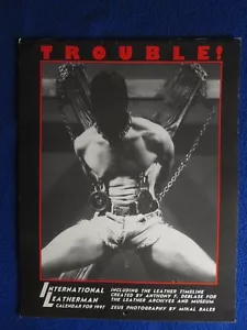 TROUBLE INTERNATIONAL LEATHERMAN 1998 CALENDARIO ZEUS FOTOGRAFÍA RARO - Imagen 1 de 1