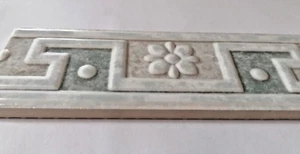 Decoro Fascia Listello Ceramica Sole tipo Mediterranea Salvia Liberty 6.5x20 cm - Picture 1 of 4