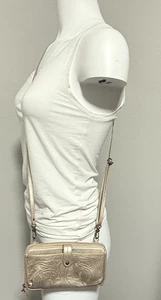 The Sak Iris Crossbody Purse Women's Cellphone Bag & Wallet Floral Gold Metallic - Picture 1 of 24