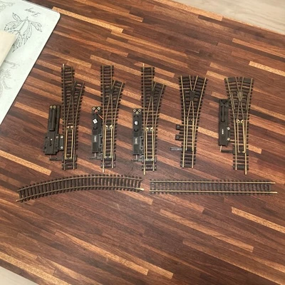 6 ATLAS NICKLE/SILVER SNAP SWITCHES HO SCALE And 2 Pare Of Normal Track - Image 1 of 4