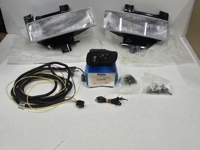 Genuine Ford Fog Lamp Kit F65Z-15200-AAW or F65Z15200-ABA  OEM - Image 1 of 4