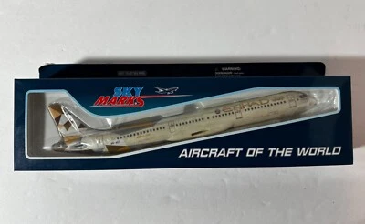 New Daron SkyMarks #SKR1071 1/150 Scale Airbus A321 Etihad Airways A6-AED - Image 1 of 4