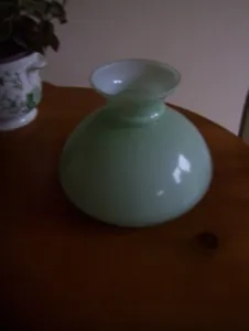 PEPPERMINT GREEN VESTA OIL LAMP SHADE-UNDAMAGED. 197mm FIT - Picture 1 of 3