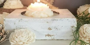 Flower Candle in a Wooden Box - Lavender Scent - NIB - Picture 1 of 3