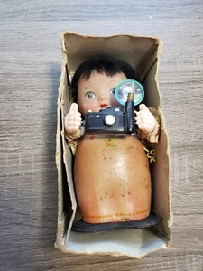 Vintage spielendes Kind Blitzkamera chinesisches Mädchen Blechspielzeug Shanghai MS739 zum Aufziehen - Bild 1 von 21