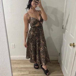 Damen VICI Leoprint Kleid mit Cut-Out Xs Xsmall - Bild 1 von 9