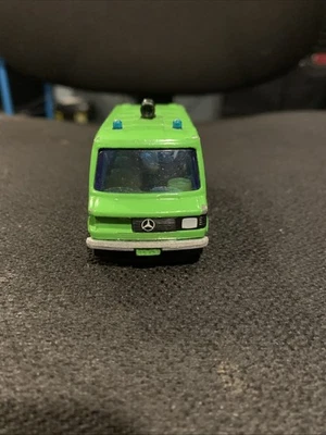 Coche modelo coleccionable Siku Police Mercedes Benz 208 W hecho en Alemania 1627 verde Foto 1 de 4