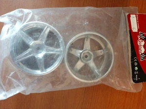 Redcat Racing Chrome Front 5 Spoke Wheels (2 Piece) - Picture 1 of 4