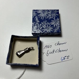 VINTAGE 1960’s Sterling SILVER FIST HAND CHARM PENDANT. - Picture 1 of 6