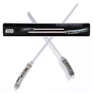 Juego de empuñaduras de sable de luz Star Wars AHSOKA TANO Legacy con hojas SELLADAS - Imagen 1 de 6