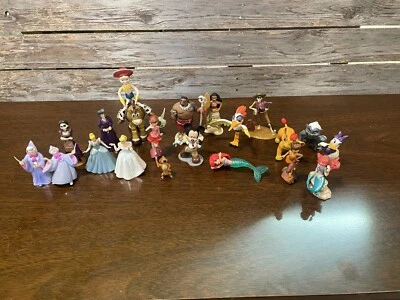 ENORME Lote de 21 Figuras de Acción Disney Toy Story Rey León Cenicienta Sirena Foto 1 de 4