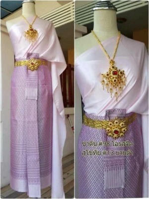 Precioso disfraz tradicional tailandés vestido de novia pareo envolvente y joyas decorativas Foto 1 de 4