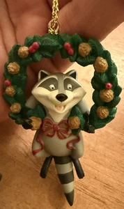 Disney Grolier MEEKO Adorno de Navidad con caja 26231 139 DCO Meeko - Imagen 1 de 9