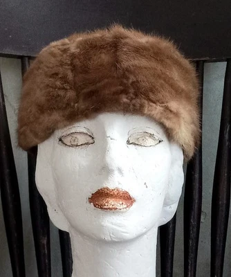 Womens Vintage Fox Fur Pillbox Hat, Hollywood Regency Style, Elegant  - Image 1 of 4