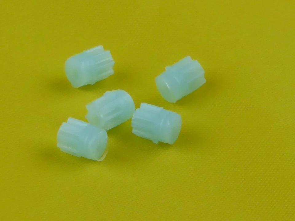 SULA Pignone (ingranaggio 8Z) per motori Carrera GO in POM per ingranaggi (5 pezzi/confezione)