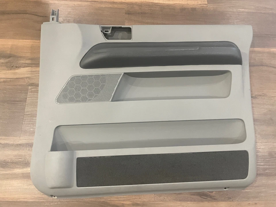 Panel de moldura de puerta delantera Ford Freestar 2004 20708327 gris pasajero derecho Foto 1 de 4