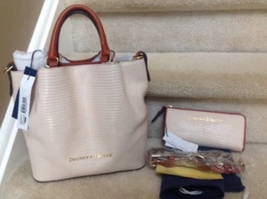 Juego de clutch pequeño Barlow y Continental de cuero en relieve Dooney & Bourke en color rubor - Imagen 1 de 12