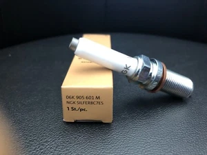 Zündkerze Audi RS3 RS7 RS6 4G 06K905601M original Audi VW Zündkerze Neu A7 - Bild 1 von 1
