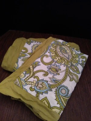 Juego de 2 fundas de almohada estándar MICHAEL KORS verde blanco PAISLEY jacobeo usadas en excelente estado Foto 1 de 4