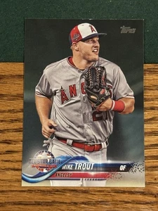 2018 TOPPS UPDATE #US176 MIKE TROUT LOS ANGELES ANGELS - Picture 1 of 2